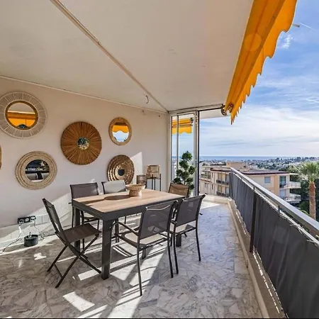 Ocean View Retreat Minutes From Cannes דירה לה קאנה