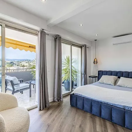 Ocean View Retreat Minutes From Cannes דירה